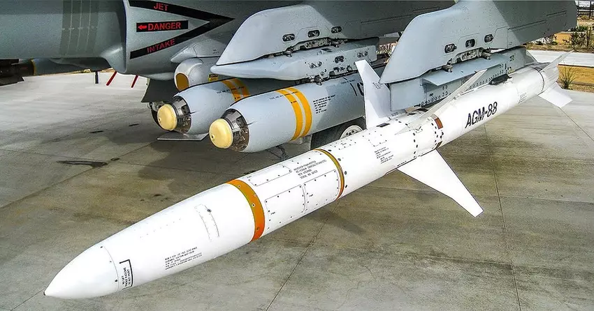 Die USA verwandeln AGM-88 HARMs in Überschall-Luftziele und ersetzen damit AQM-37 Typhon-Drohnen