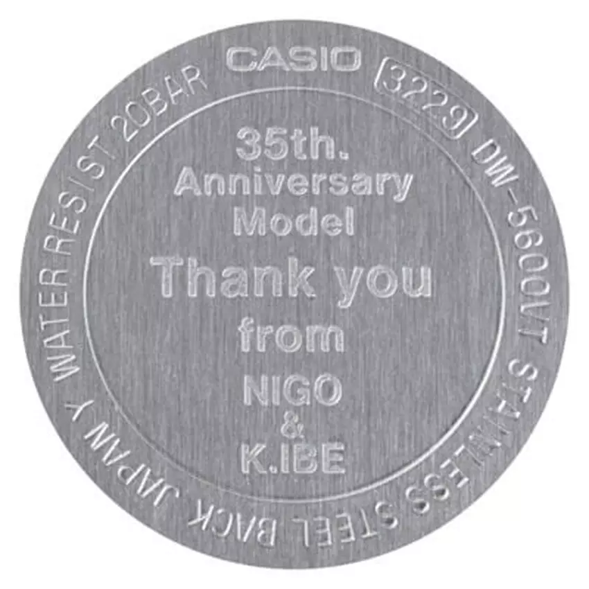 Rückseite der Uhr mit Seriennummer