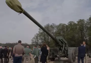 Ein Prototyp eines Bogdan mit Anhänger ...