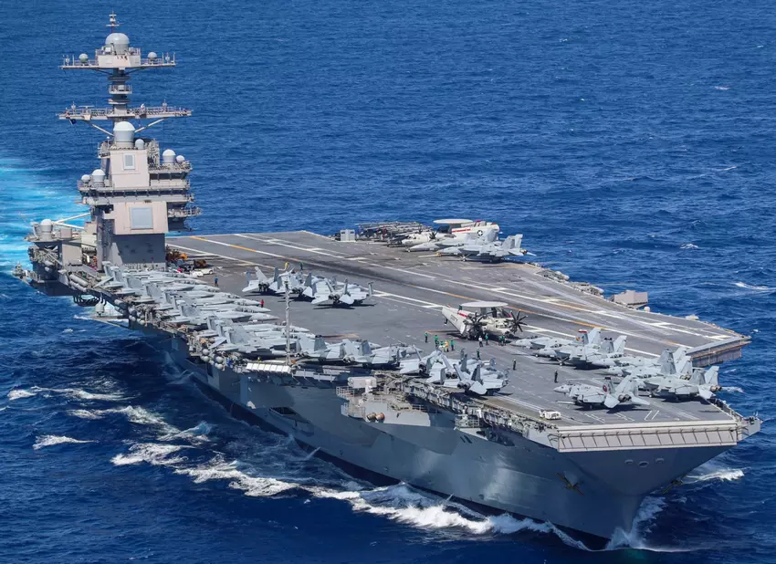 Die USA haben den größten Flugzeugträger der Welt, die USS Gerald R. Ford, mit fünf Zerstörern der Arleigh Burke-Klasse und dem Raketenkreuzer USS Normandy nach Israel entsandt