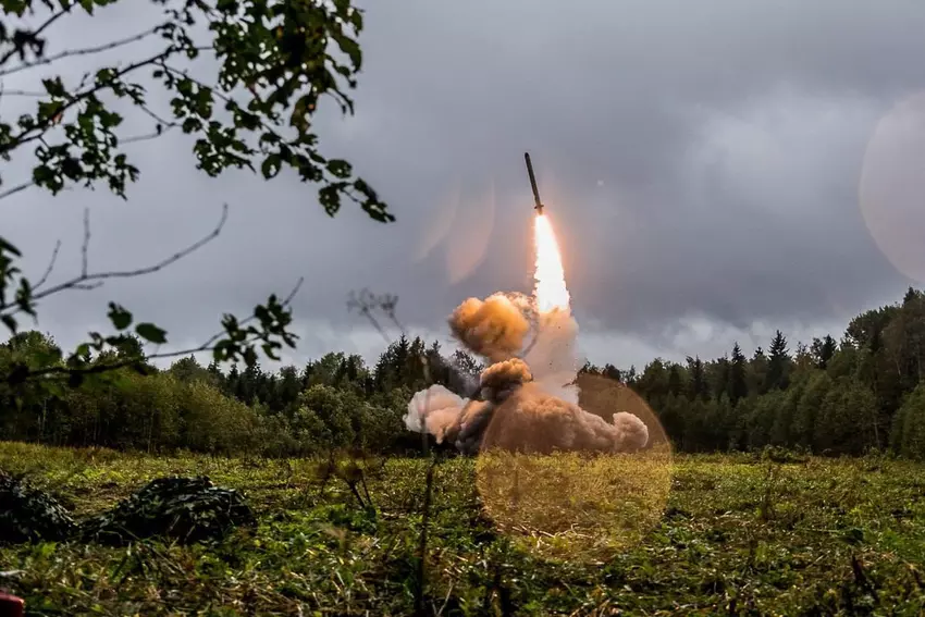Mehrere Raketen auf die Ukraine abgefeuert, aber mindestens drei sind auf russischem Gebiet gelandet