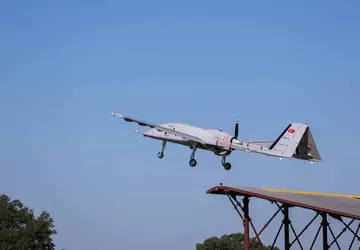 Bayraktar TB3 Deck-Strike-Drohne zum ersten Mal ...