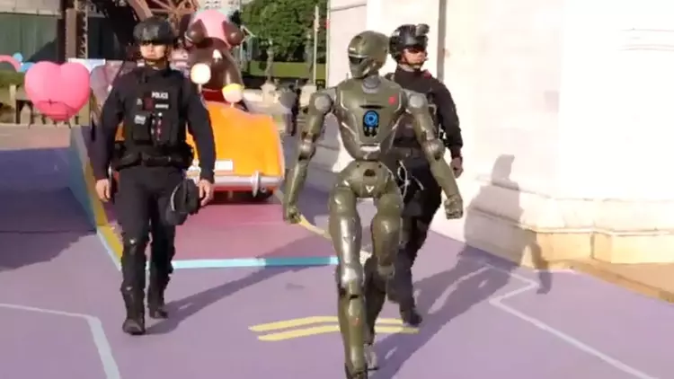 RoboCop in China gesichtet: Polizei testet ...