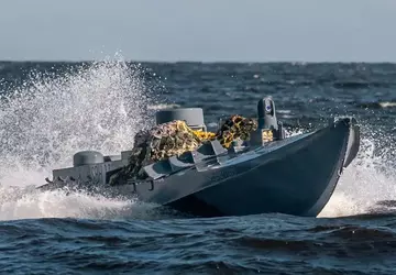 Ukrainische Seedrohnen werden zu Verbänden zusammengestellt, ...