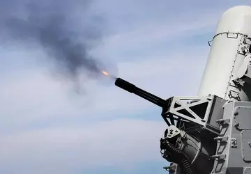 US-Matrosen zeigen ein lustiges und gruseliges ...