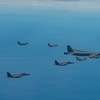 Die USA, die Republik Korea und Japan führten zum ersten Mal eine trilaterale Luftübung durch, an der B-52H Stratofortress, F-16 Fighting Falcon, F-15K Eagle und F-2 beteiligt waren.-4 Die USA, die Republik Korea und Japan führten zum ersten Mal eine trilaterale Luftübung durch, an der B-52H Stratofortress, F-16 Fighting Falcon, F-15K Eagle und F-2 beteiligt waren.-4