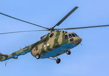Zwei seltene Hubschrauber des Typs Mi-8MTPR-1 ...