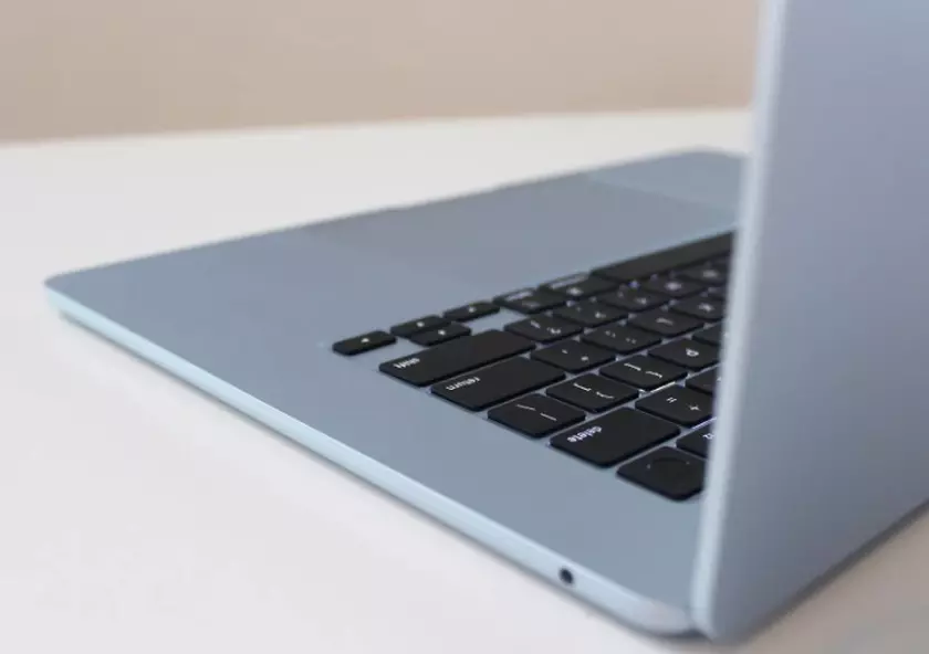 Apple MacBook Air M4 2025 gegen Apple MacBook Pro M4 2024