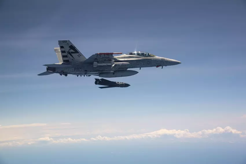 Lockheed Martin erhält 443,76 Mio. $ für die Produktion von AGM-158C LRASM-Schiffsabwehrraketen