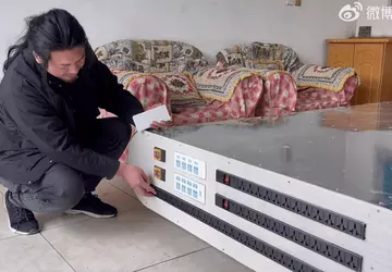 Hat 60 Anschlüsse und kann 5.000 ...