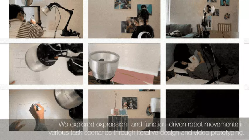 Eine Person fragt nach einer Lampe