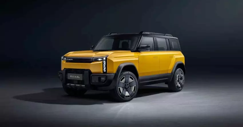 Chery Fulwin X3L vor einer bergigen Kulisse