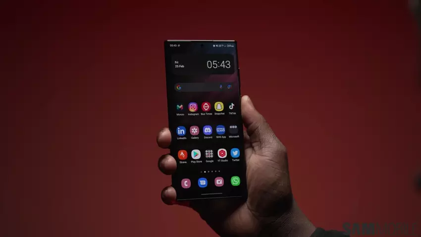 Samsung testet One UI 7.0 für Galaxy S22: die erste Firmware ist in Polen erschienen