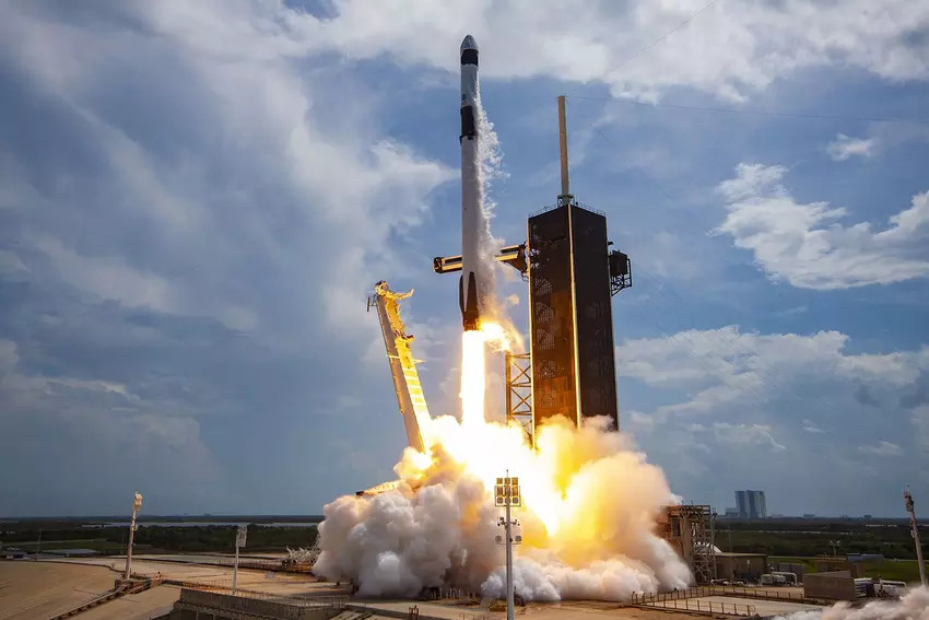SpaceX wird einige der Starlink-V2-Mini-Satelliten, die mit dem Sinkflug begonnen haben, aus der Umlaufbahn nehmen