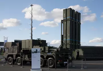 Deutschland schickt erstes Luftabwehrsystem IRIS-T in ...