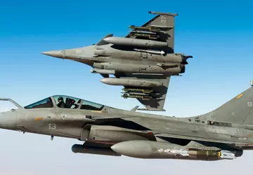 Frankreich schickt vier Dassault Rafale Kampfflugzeuge ...