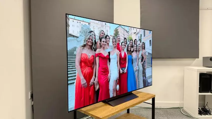 LG OLED evo C4 55 Zoll Fernseher für das Wohnzimmer