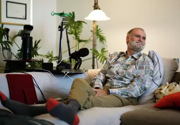 Ein krebskranker Mann hat eine KI-Kopie ...