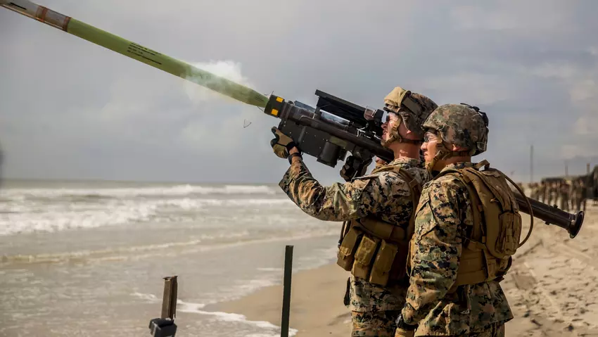 Stinger MANPADS, Hubschrauber, Maschinengewehre, Drohnen und Munition: Lettland will der Ukraine ein neues Militärhilfepaket zukommen lassen