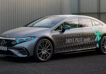 Türkisfarbene Lichter: Mercedes-Benz ist in Deutschland ...