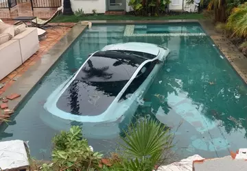 Die Besitzerin eines Tesla verwechselte die ...