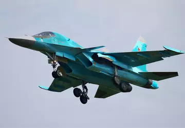AFU zeigt abgeschossenes russisches Überschallflugzeug Su-34 ...