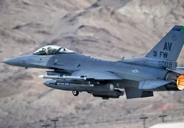 US-Kampfjet F-16 Fighting Falcon zerstört zum ...