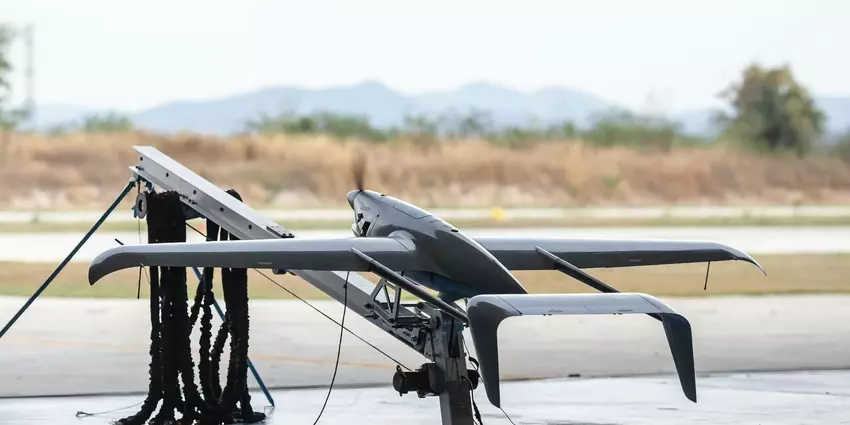 UNITED24 übergibt Raybird-3 UAV an die AFU, die bis zu 2.500 km weit fliegen und bis zu 28 Stunden in der Luft bleiben kann