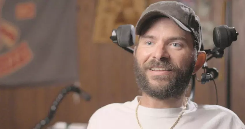 „Ich spiele, arbeite und lebe dank des Chips in meinem Kopf“: Die ersten Neuralink-Patienten brechen das Muster