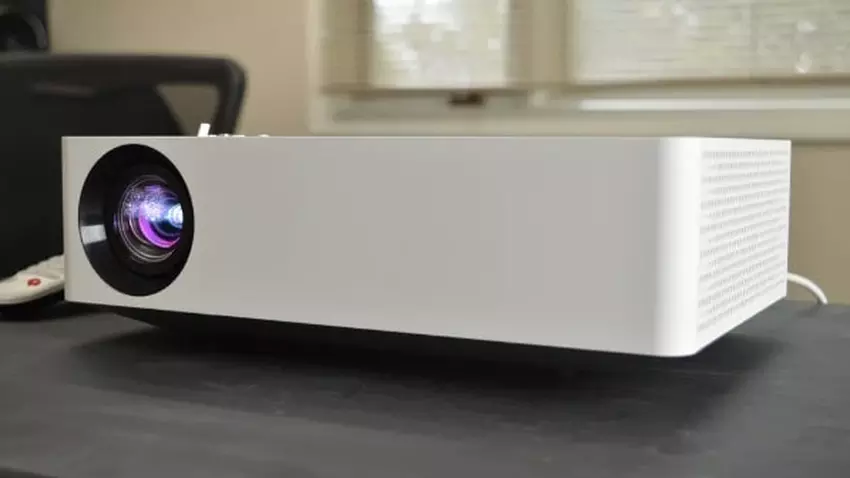 LG CineBeam HU70LA beamer 3000 euro