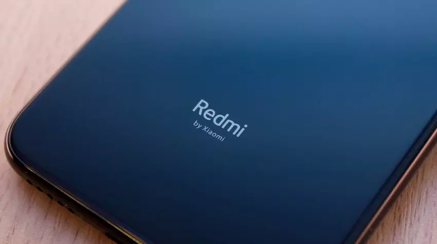 REDMI testet laut einem Insider ein Gaming-Smartphone der K-Serie mit eingebautem Kühler und RGB-Hintergrundbeleuchtung