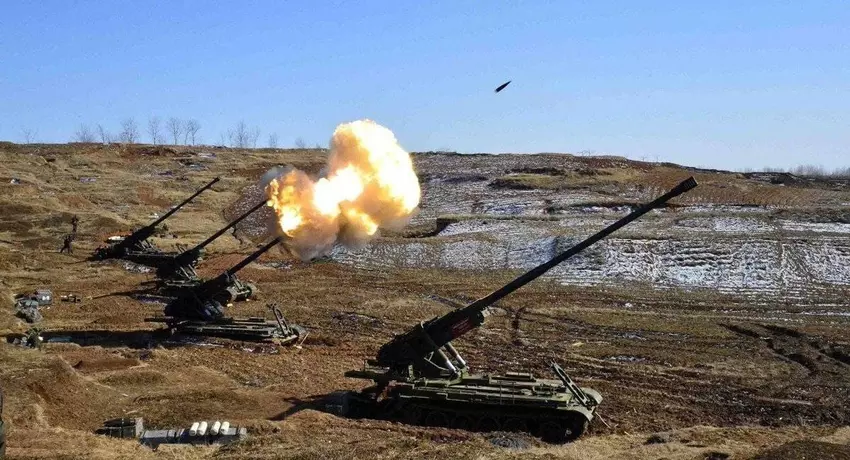 Koreanische Langstrecken-Panzerartillerie M1989 Koksan in Russland gesichtet