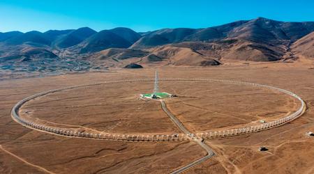 China hat das größte Radioteleskop der Welt in Betrieb genommen - es hat 313 6 Meter lange Antennen, die in einem Kreis mit einem Durchmesser von 3,14 km angeordnet sind