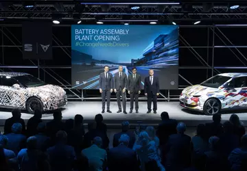 Seat und Cupra eröffnen in Spanien ...