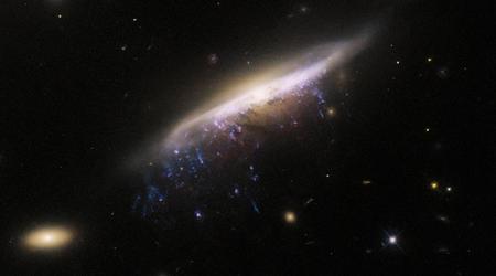 Hubble hat eine galaktische Qualle fotografiert, die 800 Millionen Lichtjahre von der Erde entfernt ist