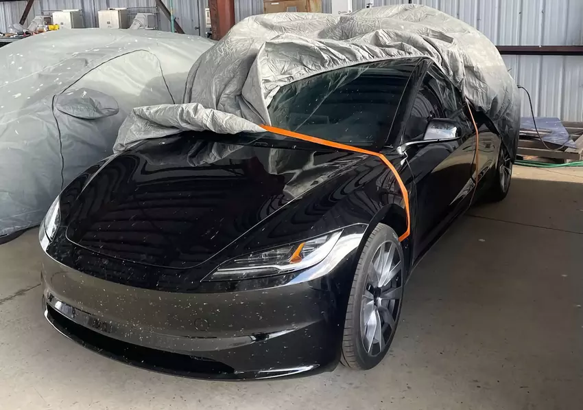 Foto des neuen Tesla Model 3 mit vom Tesla Roadster inspiriertem Design ist online aufgetaucht