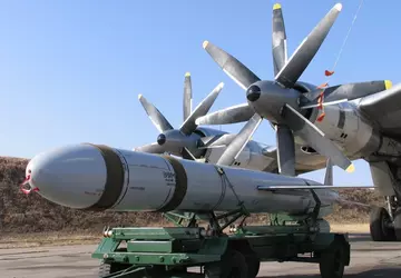 Russlands strategischer Marschflugkörper Kh-55 mit einer ...