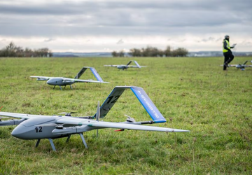 Von künstlicher Intelligenz gesteuerter Drohnenschwarm entdeckte ...