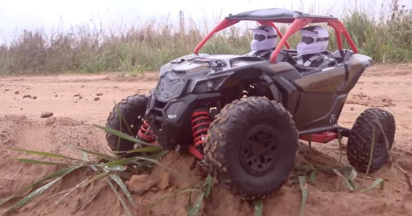 1:18 AXIAL JR. CAN-AM YETI MAVERICK X3 rock racers rc