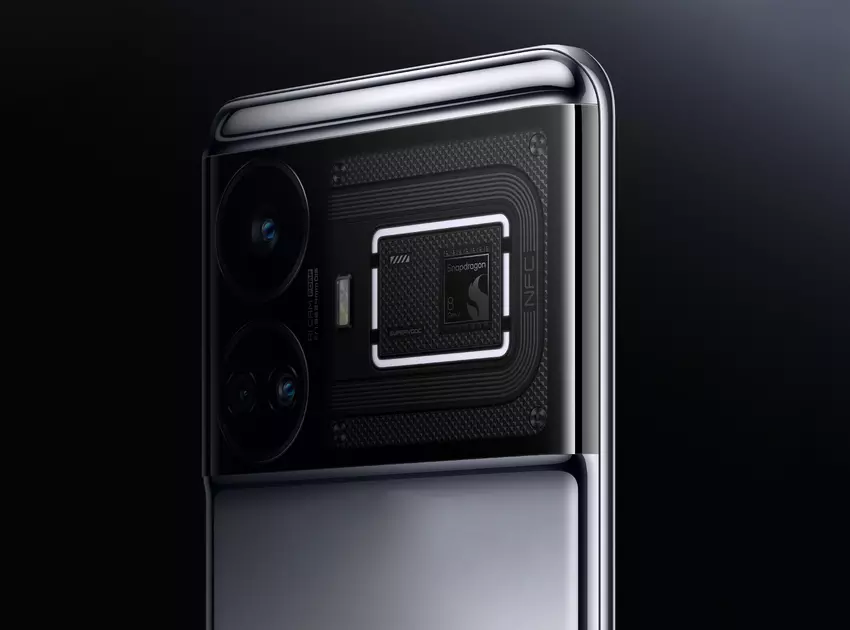 Gebogenes Display, transparente Rückwand und RGB-Hintergrundbeleuchtung: Das realme GT 5 ist in einem offiziellen Video zu sehen