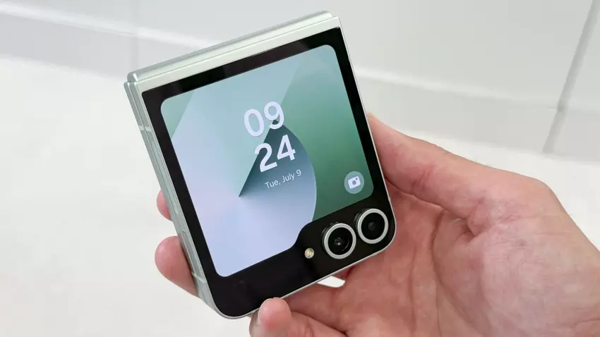 Gmail wird auf dem Display des Galaxy Flip 6 angezeigt