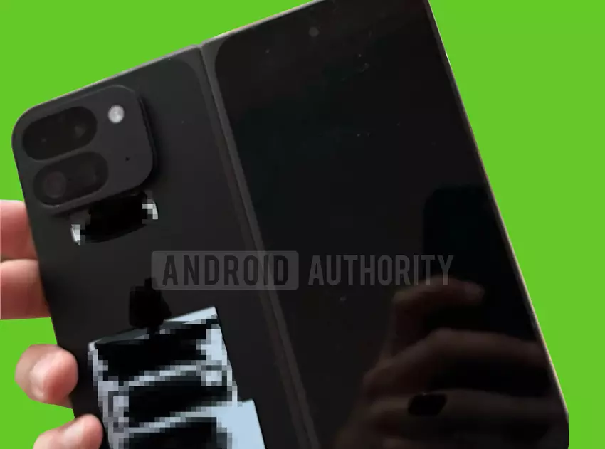 Ein Foto eines Prototyps von Googles faltbarem Smartphone Pixel Fold 2 ist im Internet aufgetaucht