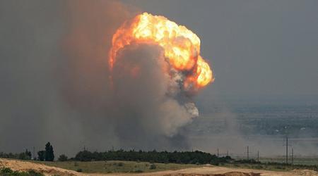 22.000 Tonnen Munition gehen in Flammen auf - Ukraine zerstört weiteres großes russisches Arsenal (Video)