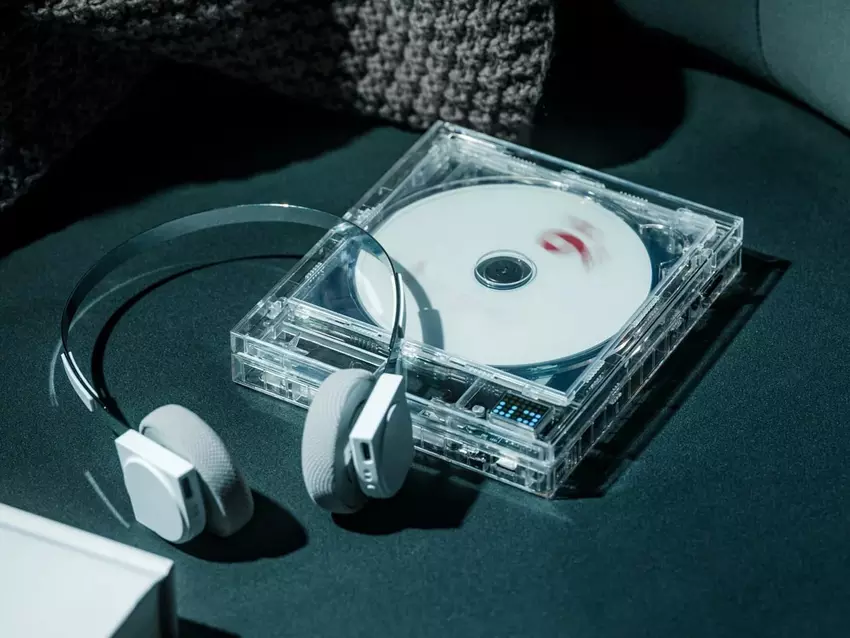 ClearFrame transparenter CD-Player für Hipster und Buzzers, die zeigen wollen, dass sie etwas über "echten Sound" wissen