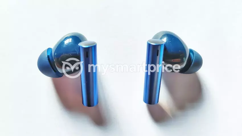 Realme Buds Air 3 erschien auf "Live" -Fotos: blaue Farbe und ungewöhnliches Design des Ladekoffers