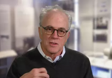 PowerPoint-Mitbegründer Dennis Austin stirbt im Alter ...