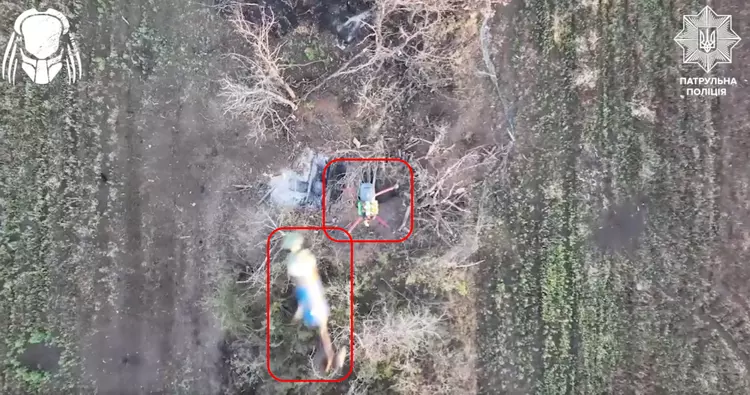 Die Nationalpolizei-Drohne "Predator" zerstört einen Bomber-Quadcopter ...