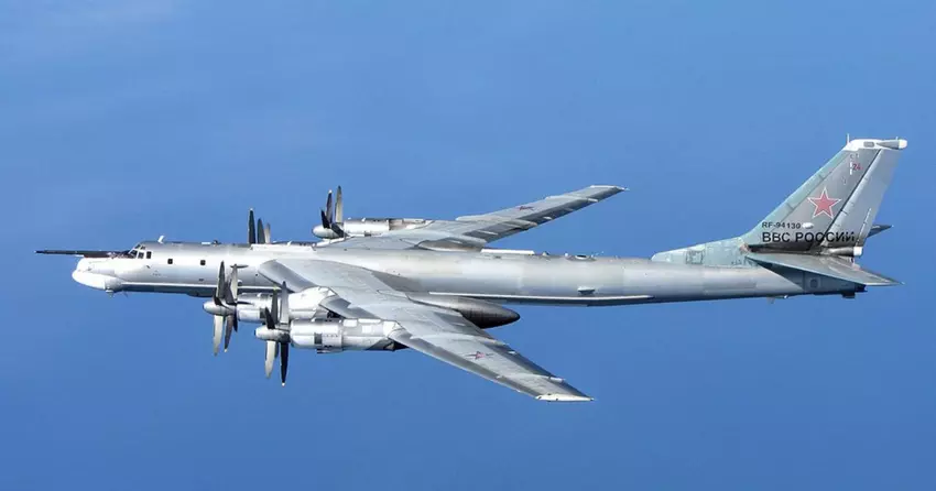 Eine Drohne griff einen russischen Luftwaffenstützpunkt für strategische Bomber Tu-95MS und Tu-160 an, die Atomwaffen tragen können
