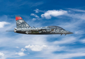 Türkisches leichtes Kampfflugzeug TAI Hürjet verließ ...