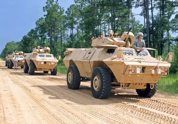 Ukrainische Streitkräfte erhalten gepanzerte Mannschaftstransportwagen M1117 ...